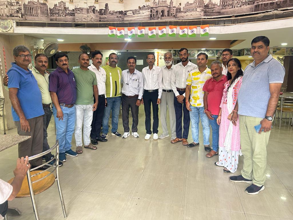 नेशनल यूनियन ऑफ जर्नलिस्ट्स (एनयूजे) यूपी लखनऊ के सदस्यों की बैठक