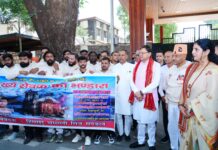 मुख्यमंत्री पुष्कर सिंह धामी ने चार धाम यात्रा के सेवादारों की टीम को हरी झंडी दिखाकर रवाना किया, यात्रा की सफलतापूर्वक आयोजन की तैयारियां पूरी